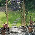 School House And Tea Garden 4*