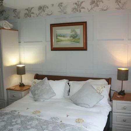 School House And Tea Garden 4*