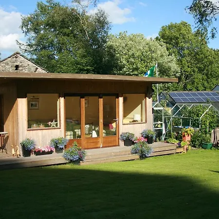 School House And Tea Garden 4*