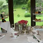 Nocleg ze śniadaniem School House And Tea Garden 4*